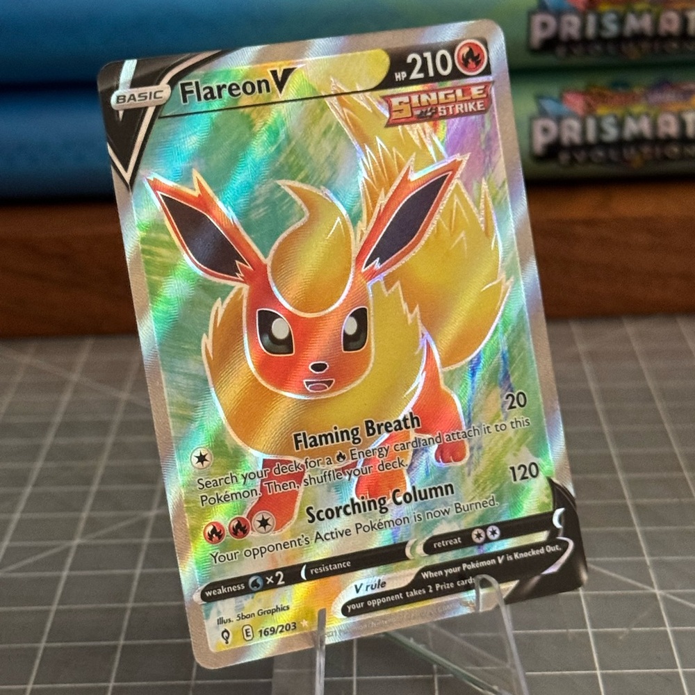 Flareon V Evolving Skies Single Strike Holo